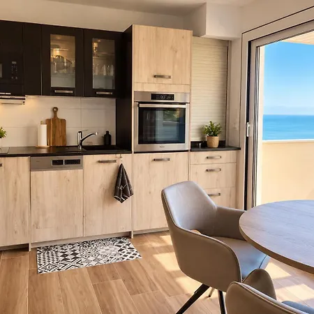 Studio, Vue A 150m De La تروفيي سور مير
