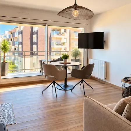Studio, Vue A 150m De La